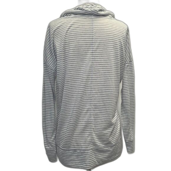 Calvin Klein Cowl Neck Lightweight Active Top Size Medium - Picture 6 of 9